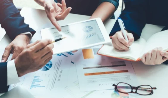 The Art of Collaboration: Business Consultants in Team Success